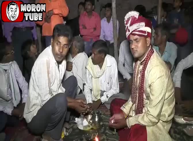 Video :During the ceremony, the groom is shot (public aware)